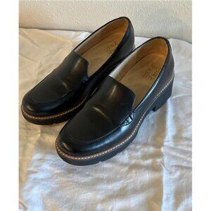 Naturalizer  Darry Loafers Womens Size 8.5. Leather Comfort Trending Casual
